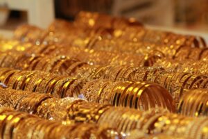 Gold Prices in Pakistan Witness Significant Decline, Reflect Global Trend